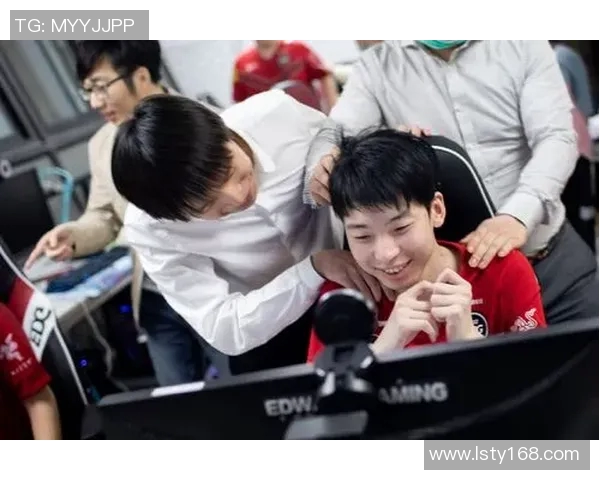 赛后分析:V5与FPX对决中的战术博弈与团队协作探讨